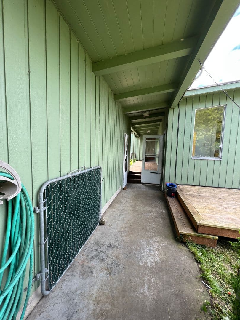 Astoria House: 496 37th St.