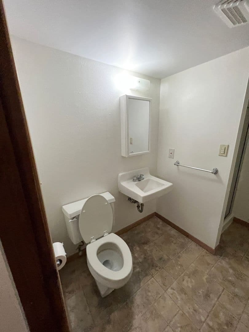 Astoria House: 496 37th St.