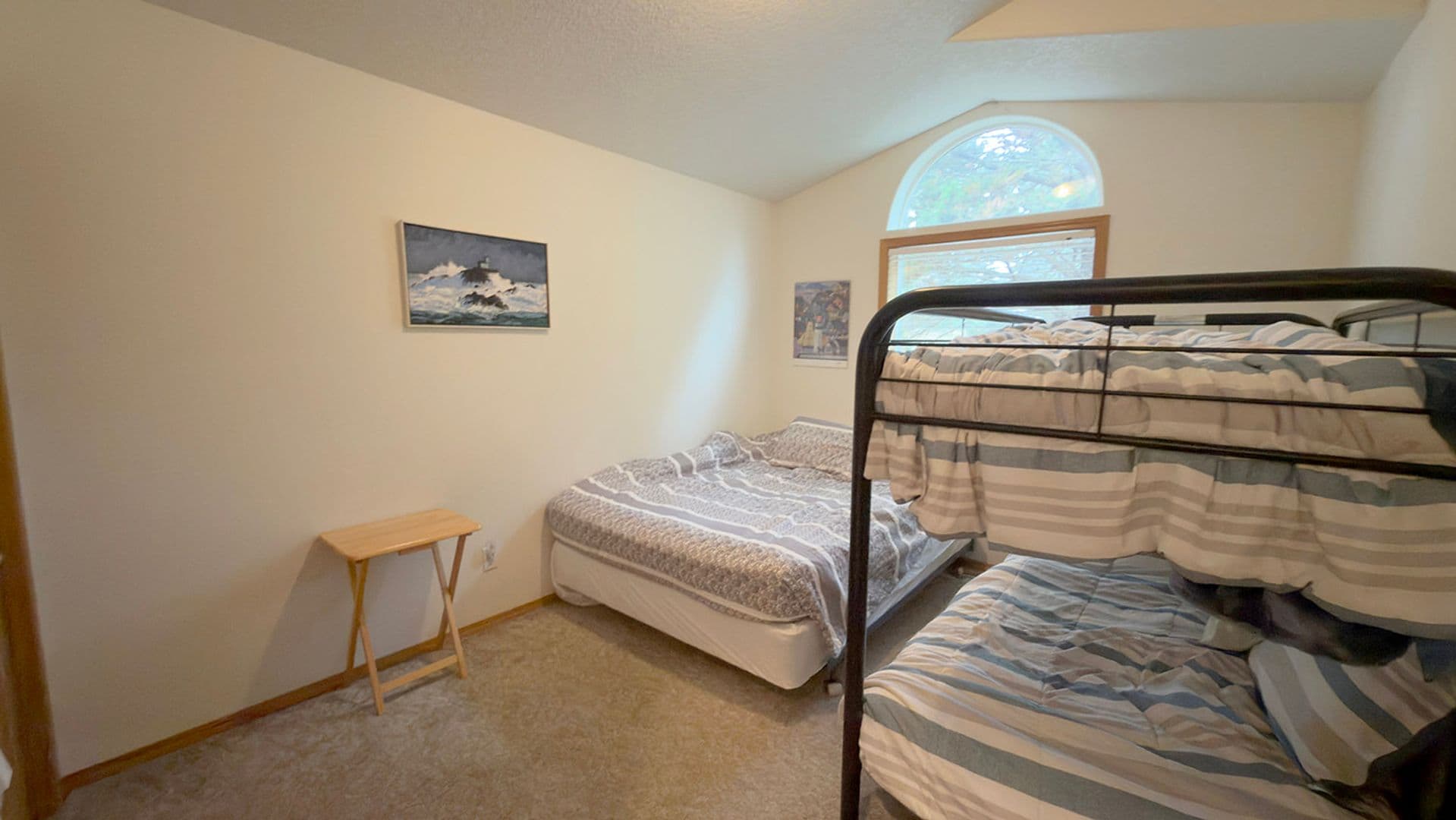 Warrenton House: 90587 Lake View Rd