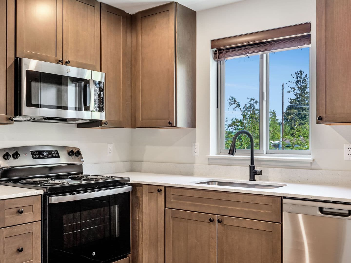Warrenton Apartment: 1313, 1315, 1317 SE Jetty Ave