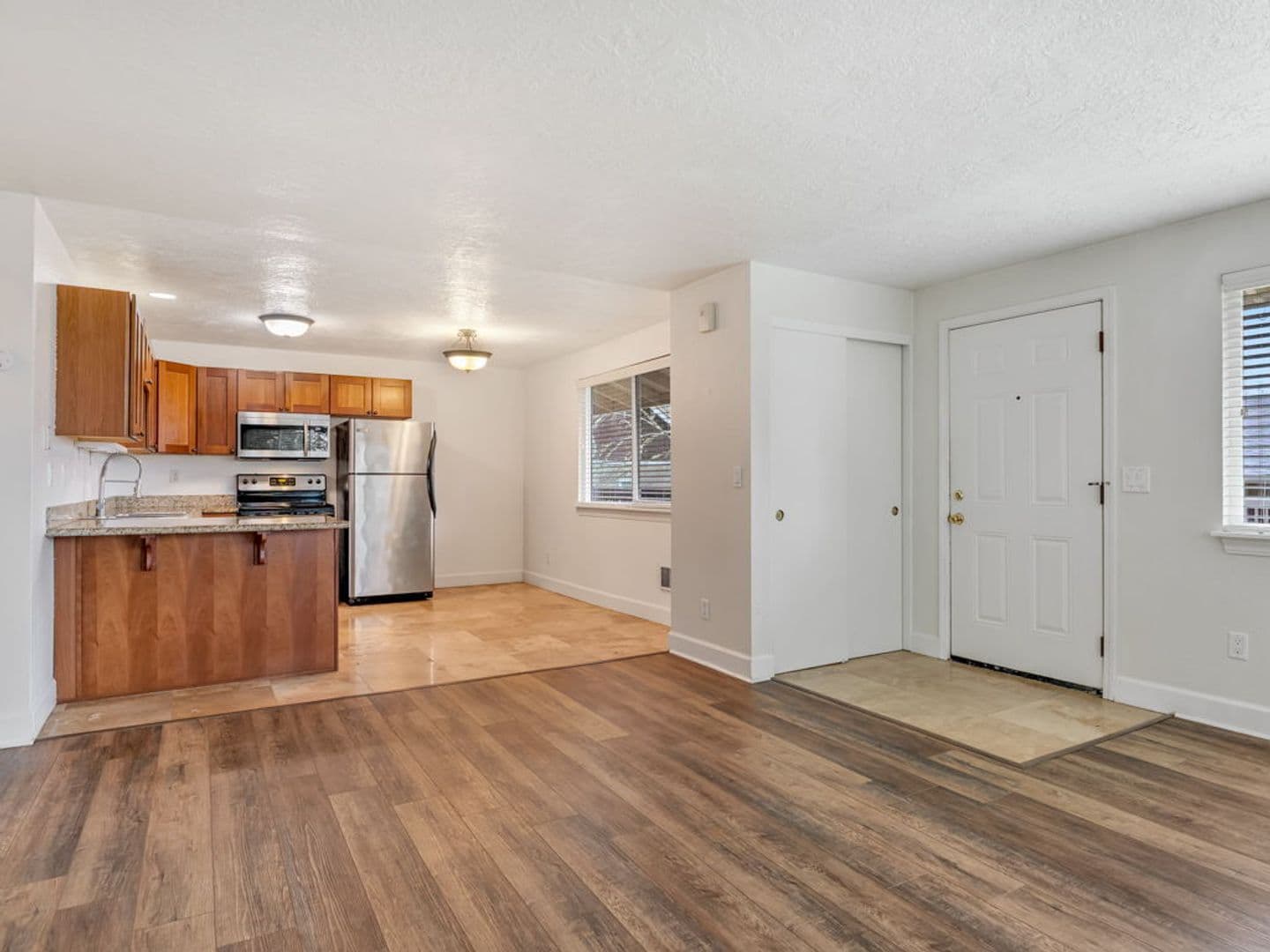 Seaside Apartment: 1601 Broadway St.