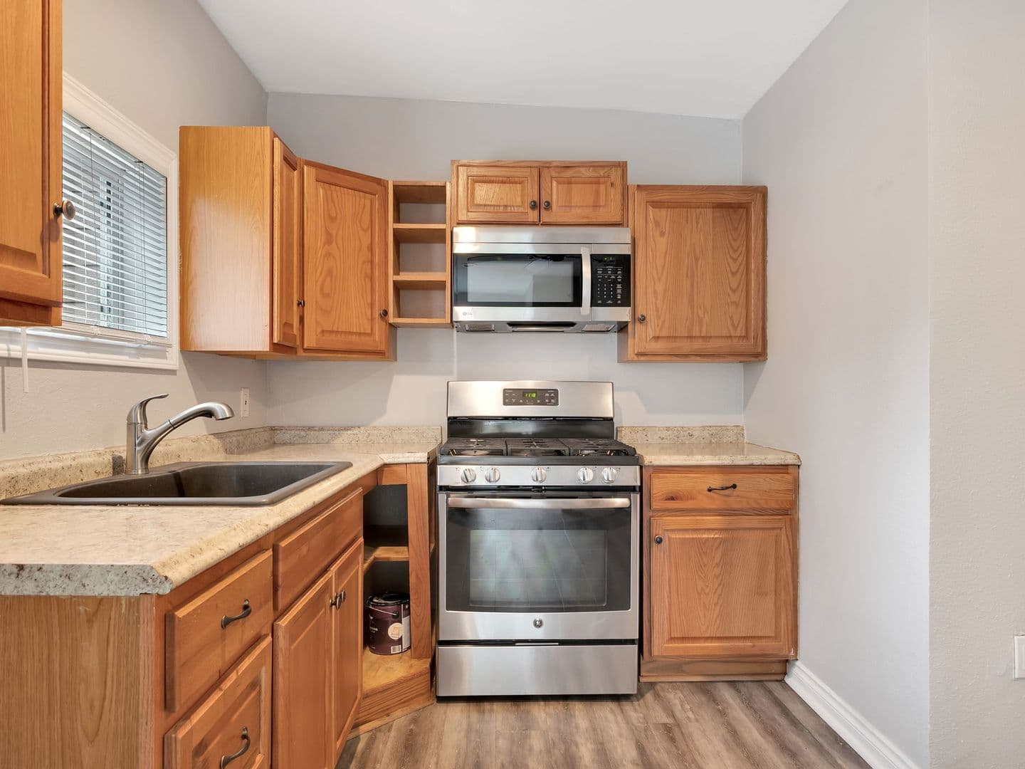 Warrenton Apartment: 92256 Hummingbird Ln.