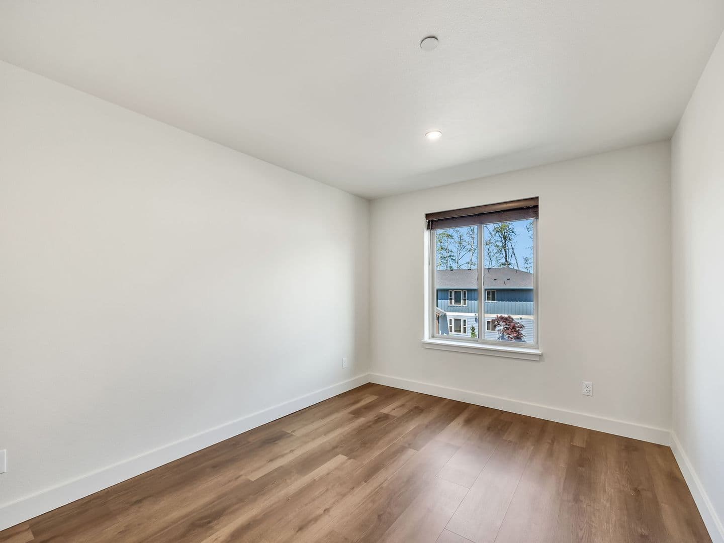 Warrenton Apartment: 1313, 1315, 1317 SE Jetty Ave