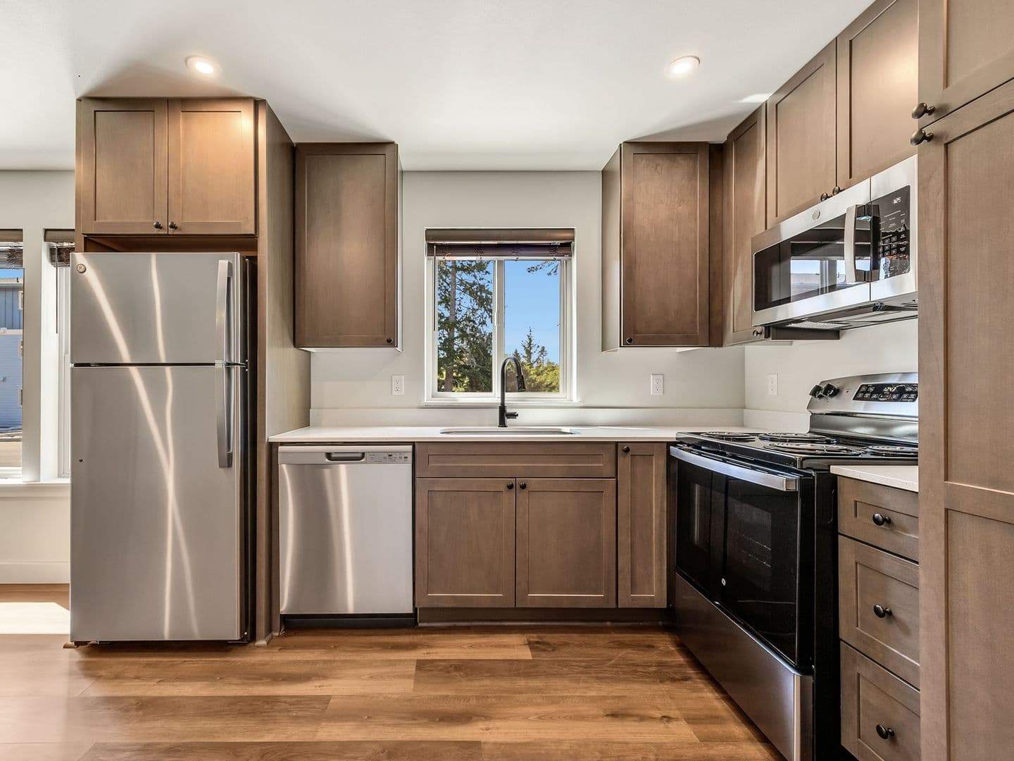 Warrenton Apartment: 1313, 1315, 1317 SE Jetty Ave