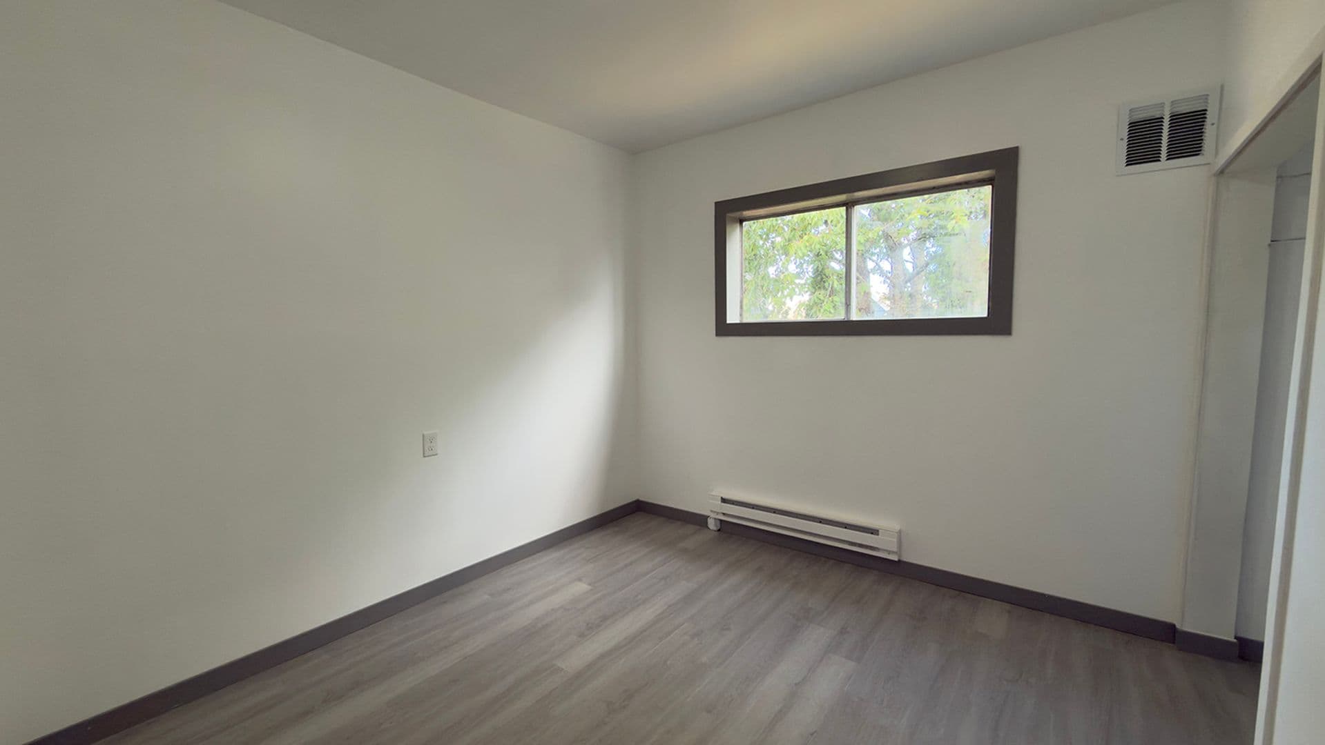 Astoria Apartment: 450 Commercial St. 1 & 2