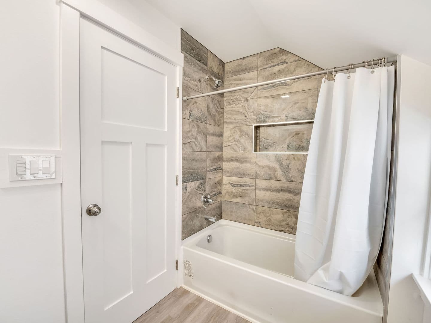 Astoria Apartment: 66 W Bond St. Unit A