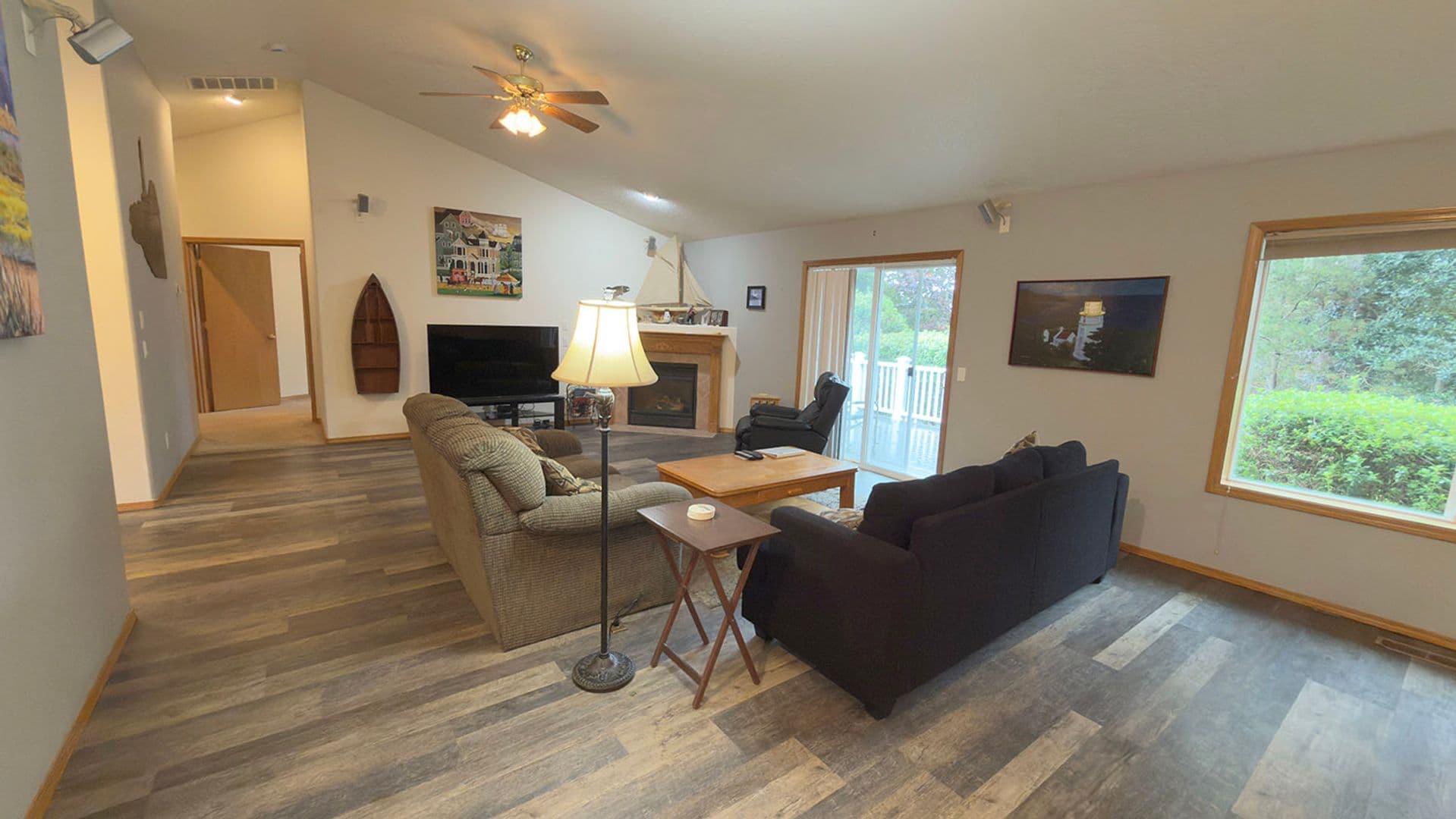 Warrenton House: 90587 Lake View Rd