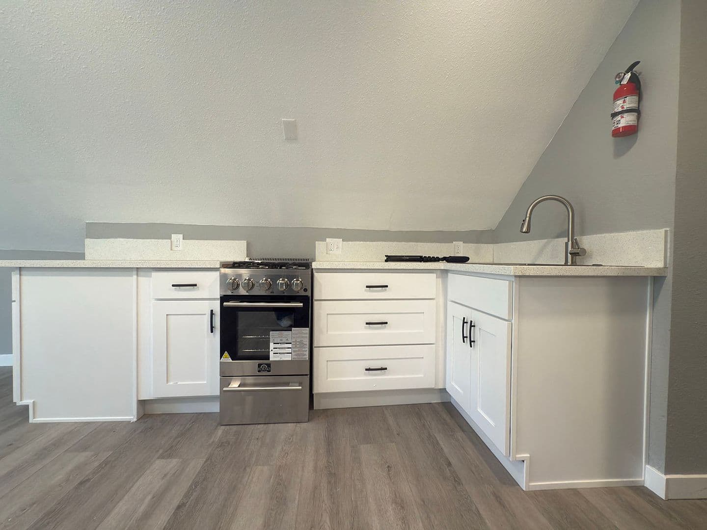 Astoria Apartment: 222 Alameda