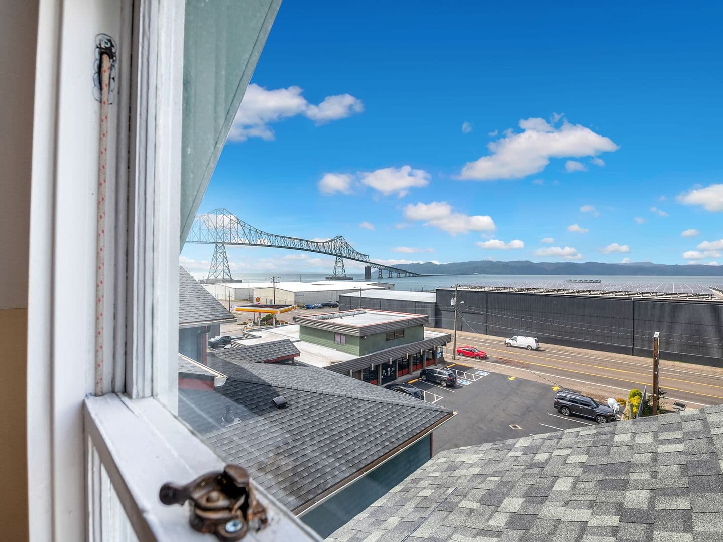 Astoria House: 70 W Bond St.