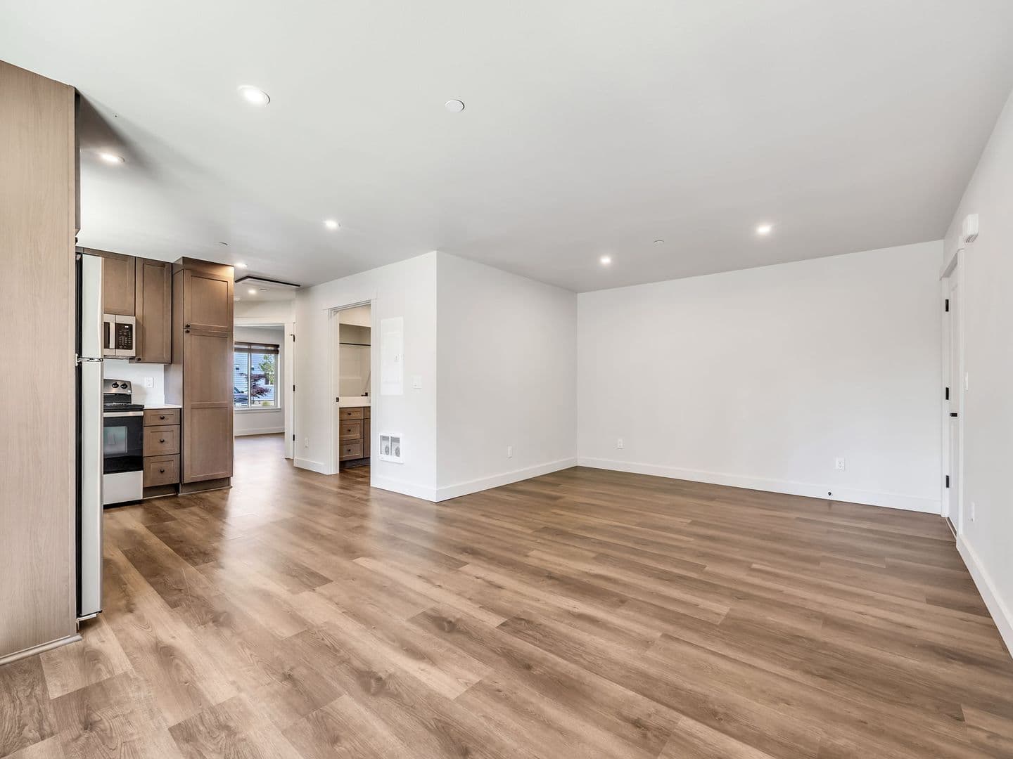 Warrenton Apartment: 1313, 1315, 1317 SE Jetty Ave