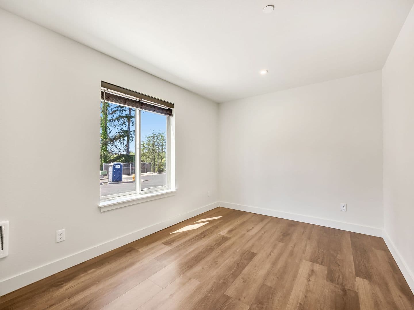 Warrenton Apartment: 1313, 1315, 1317 SE Jetty Ave