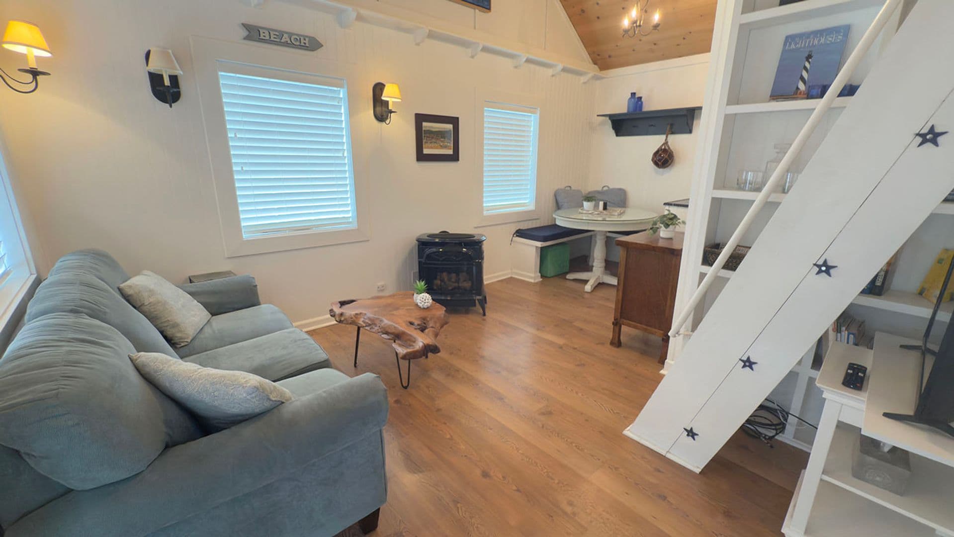 Seaside House: 314 4th Ave #5