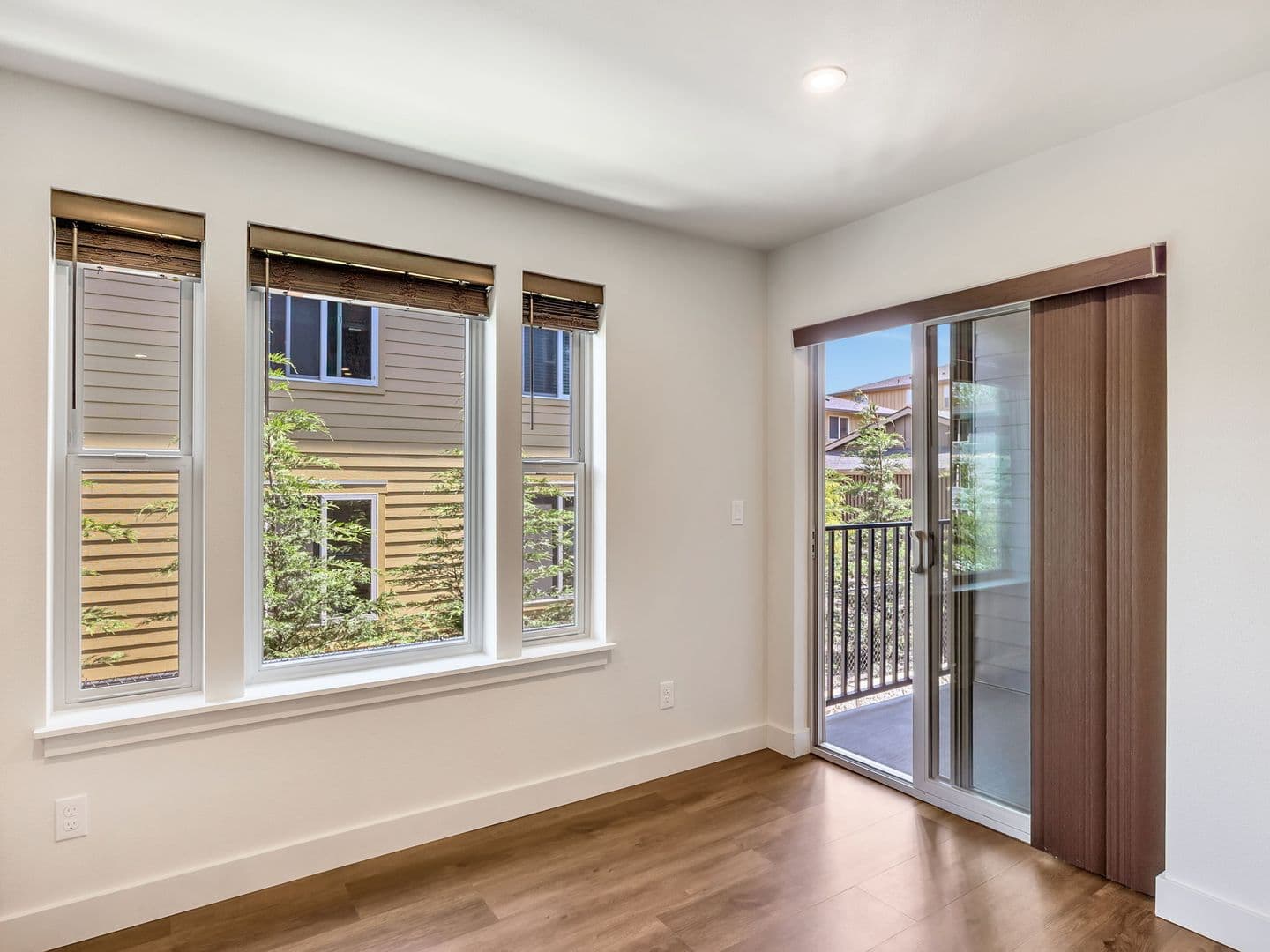Warrenton Apartment: 1313, 1315, 1317 SE Jetty Ave