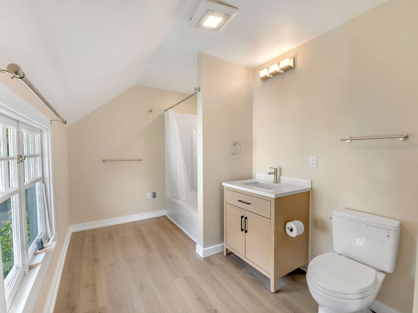 Astoria House: 70 W Bond St.