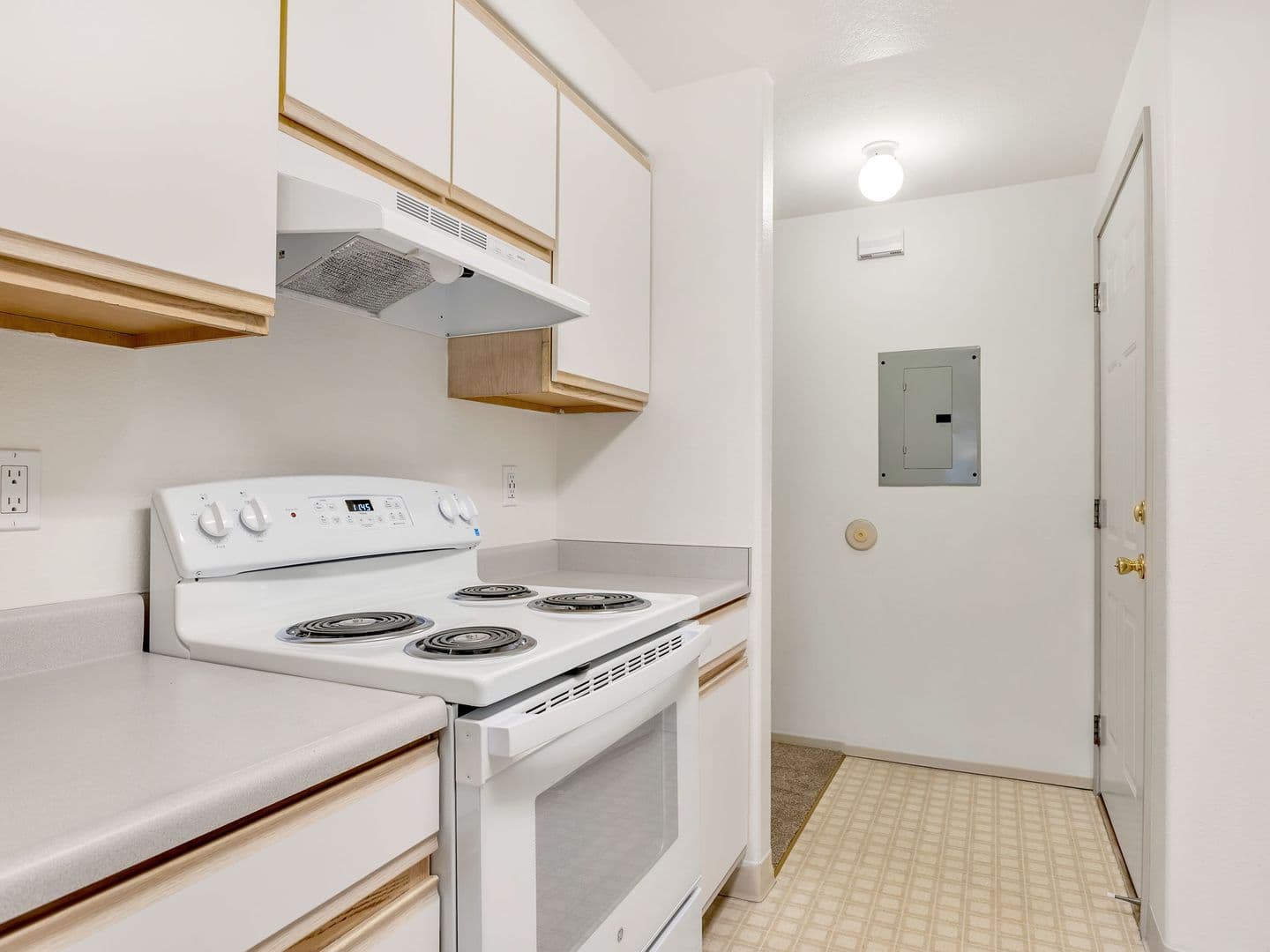 Seaside Apartment: 355 South Wahanna Rd