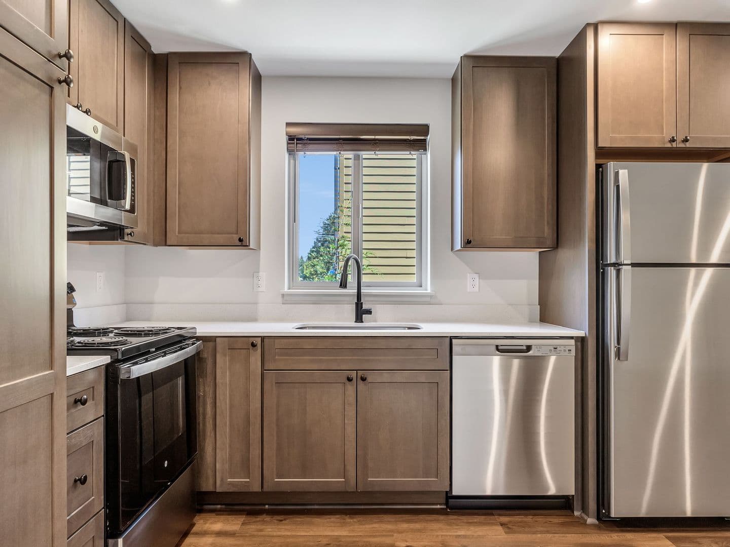 Warrenton Apartment: 1313, 1315, 1317 SE Jetty Ave
