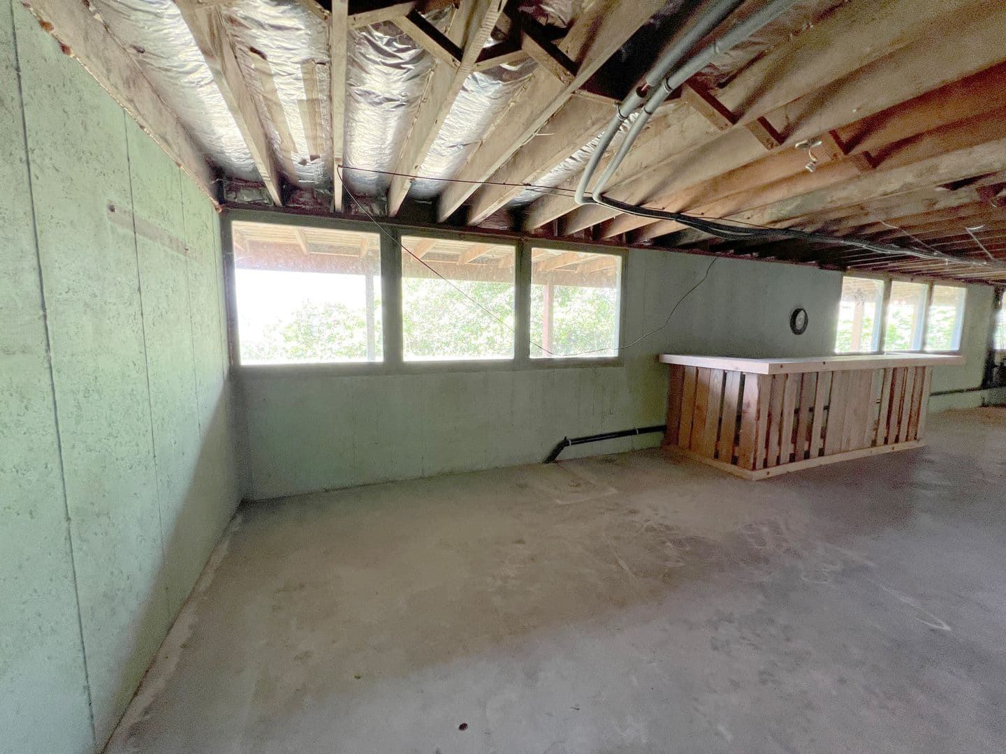 Astoria House: 496 37th St.