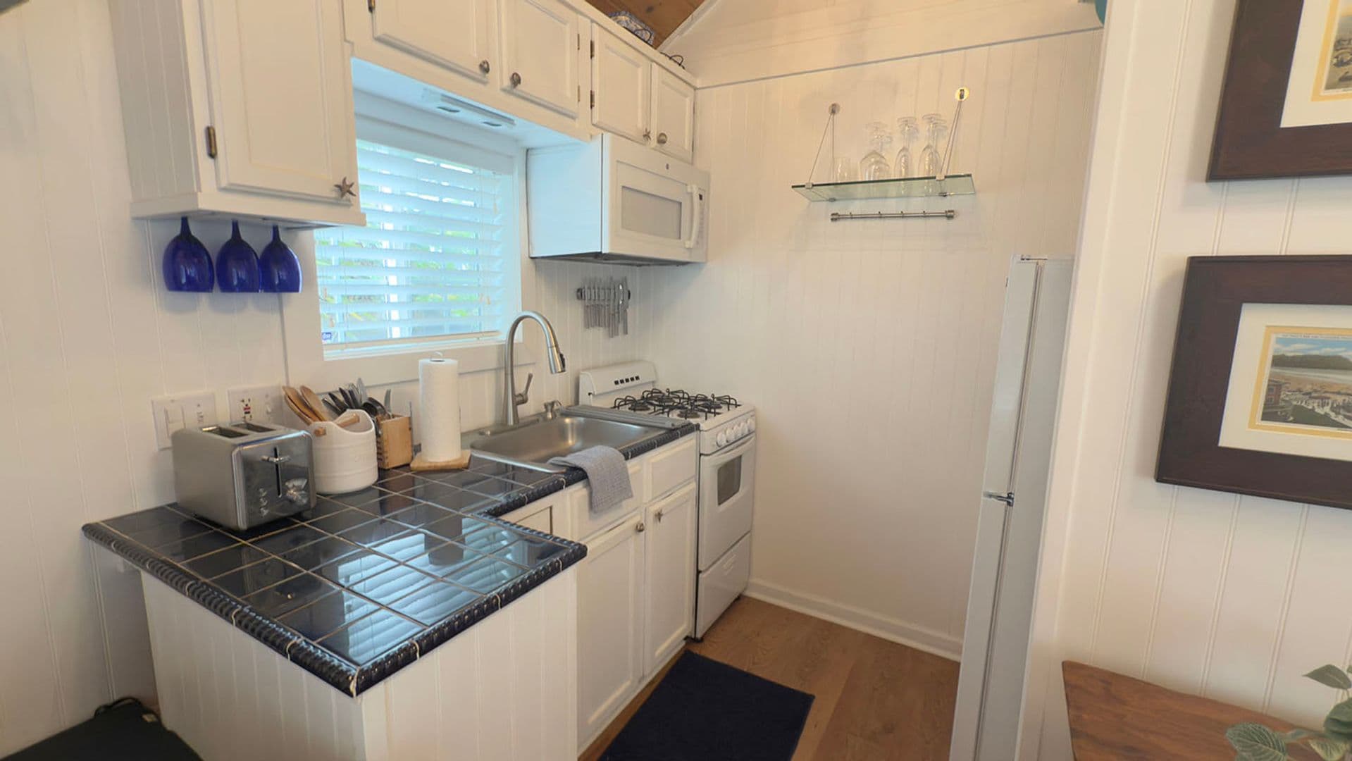 Seaside House: 314 4th Ave #5