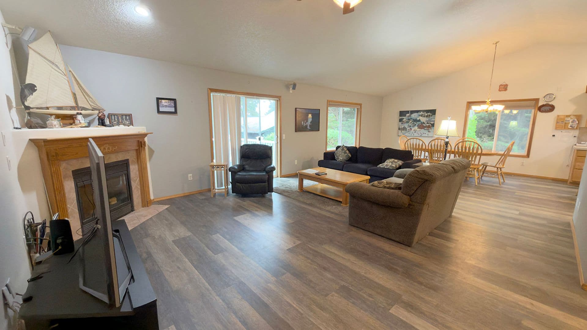 Warrenton House: 90587 Lake View Rd