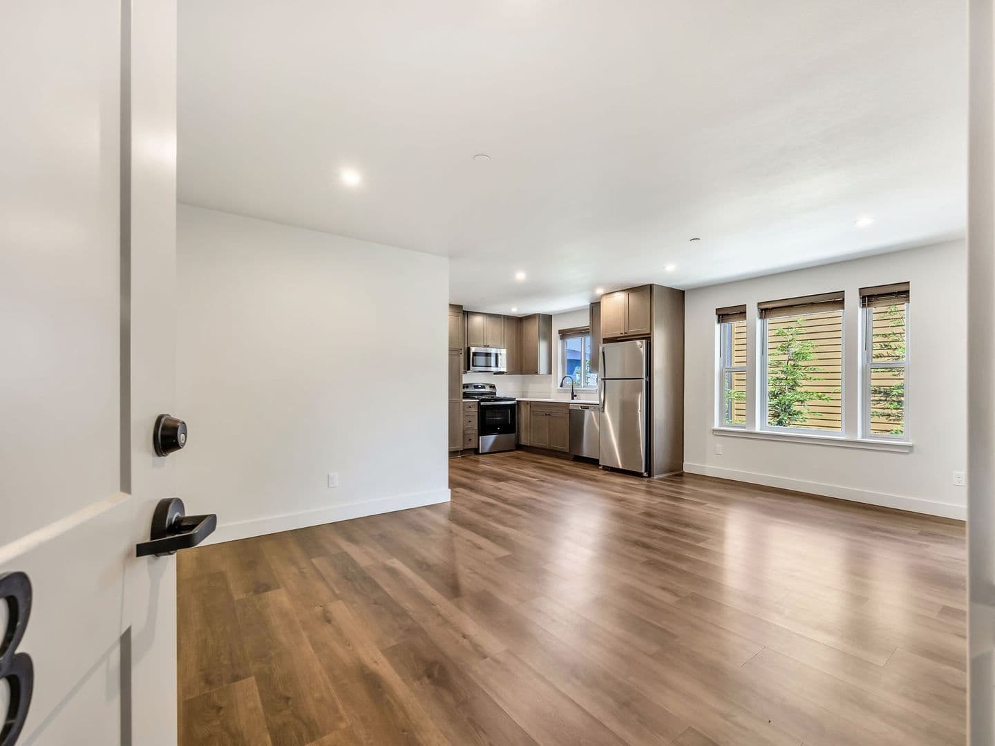Warrenton Apartment: 1313, 1315, 1317 SE Jetty Ave