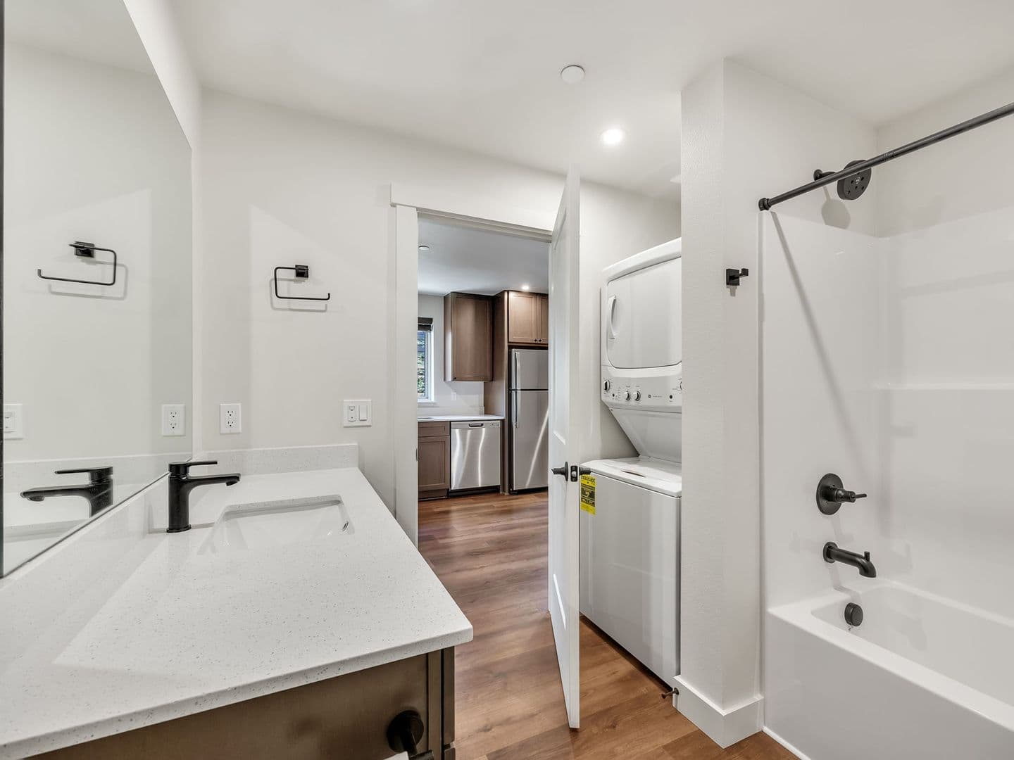 Warrenton Apartment: 1313, 1315, 1317 SE Jetty Ave