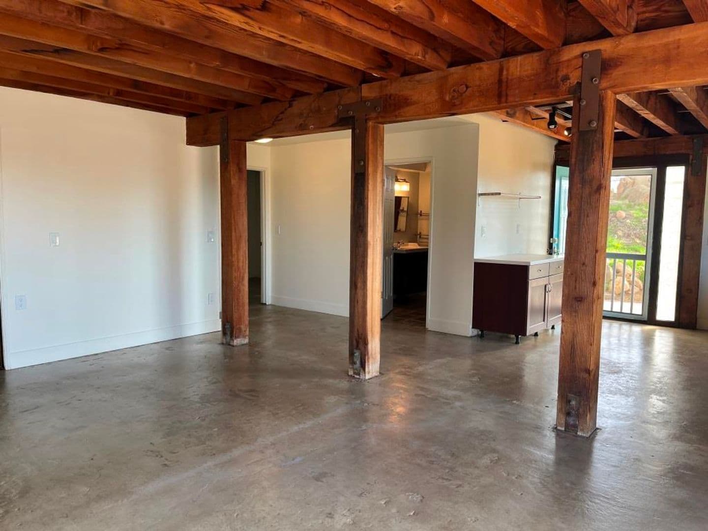 Vista Apartment: 1435 Wild Acres Road