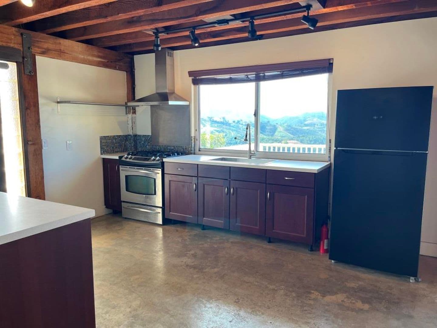Vista Apartment: 1435 Wild Acres Road