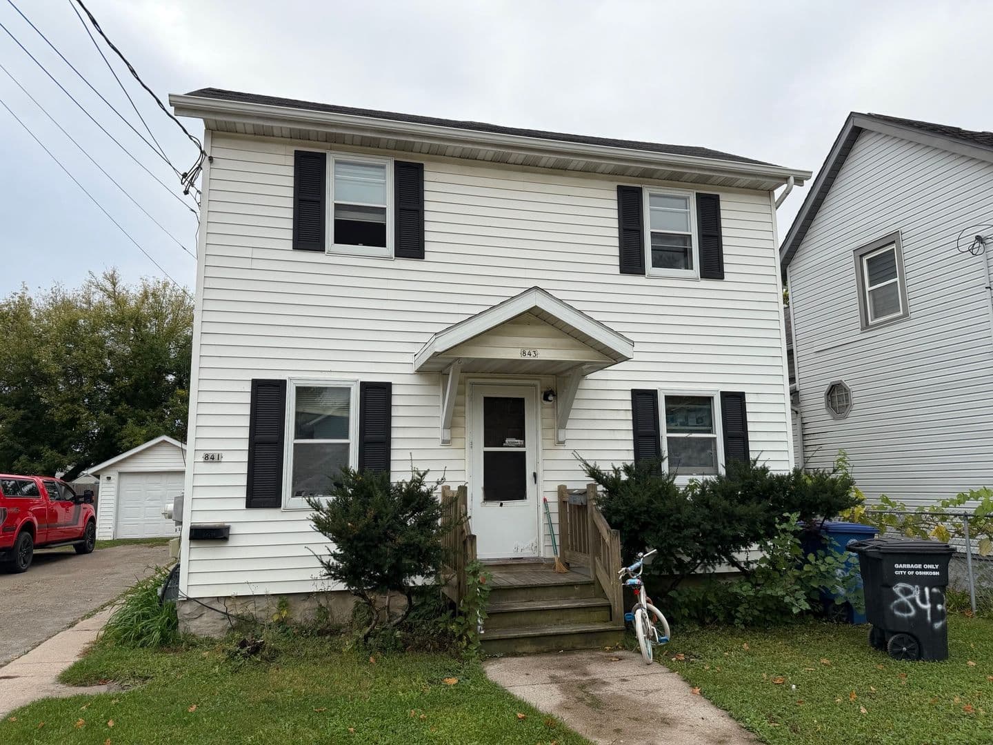 Oshkosh Apartment: 841/843 W. 9th Avenue