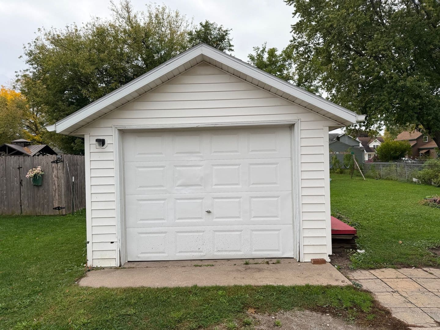 Oshkosh Apartment: 841/843 W. 9th Avenue