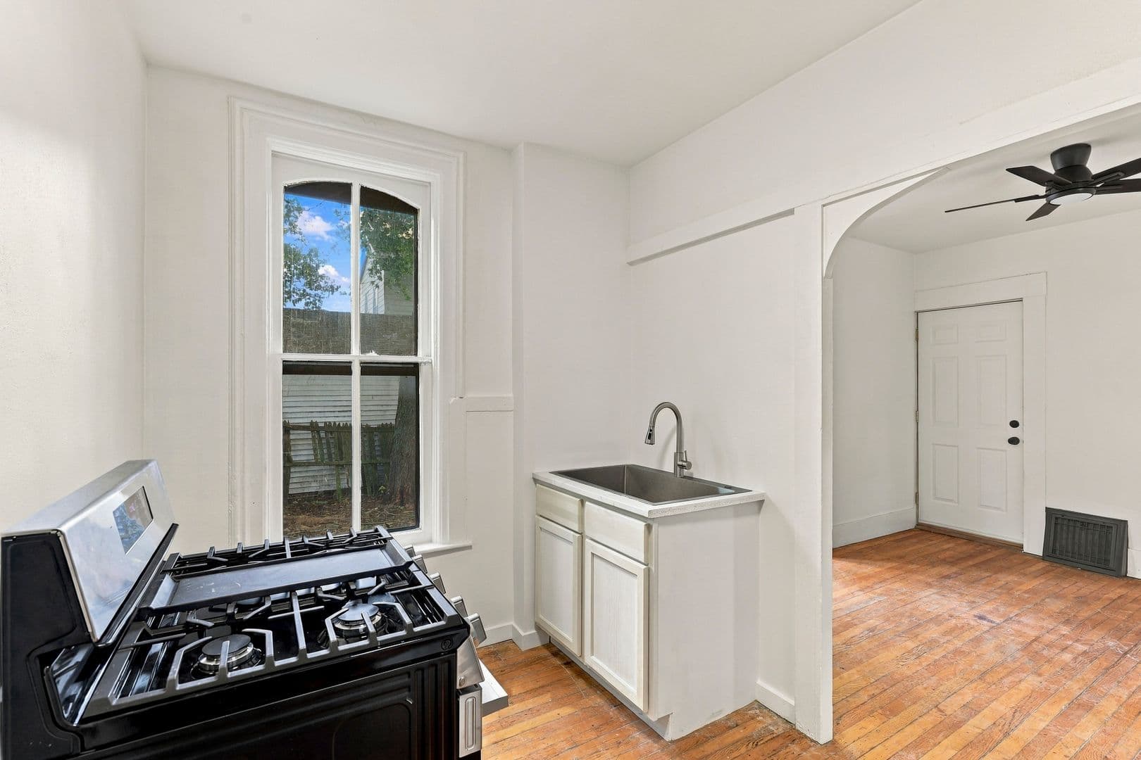 Oshkosh Apartment: 584 Mount Vernon Street