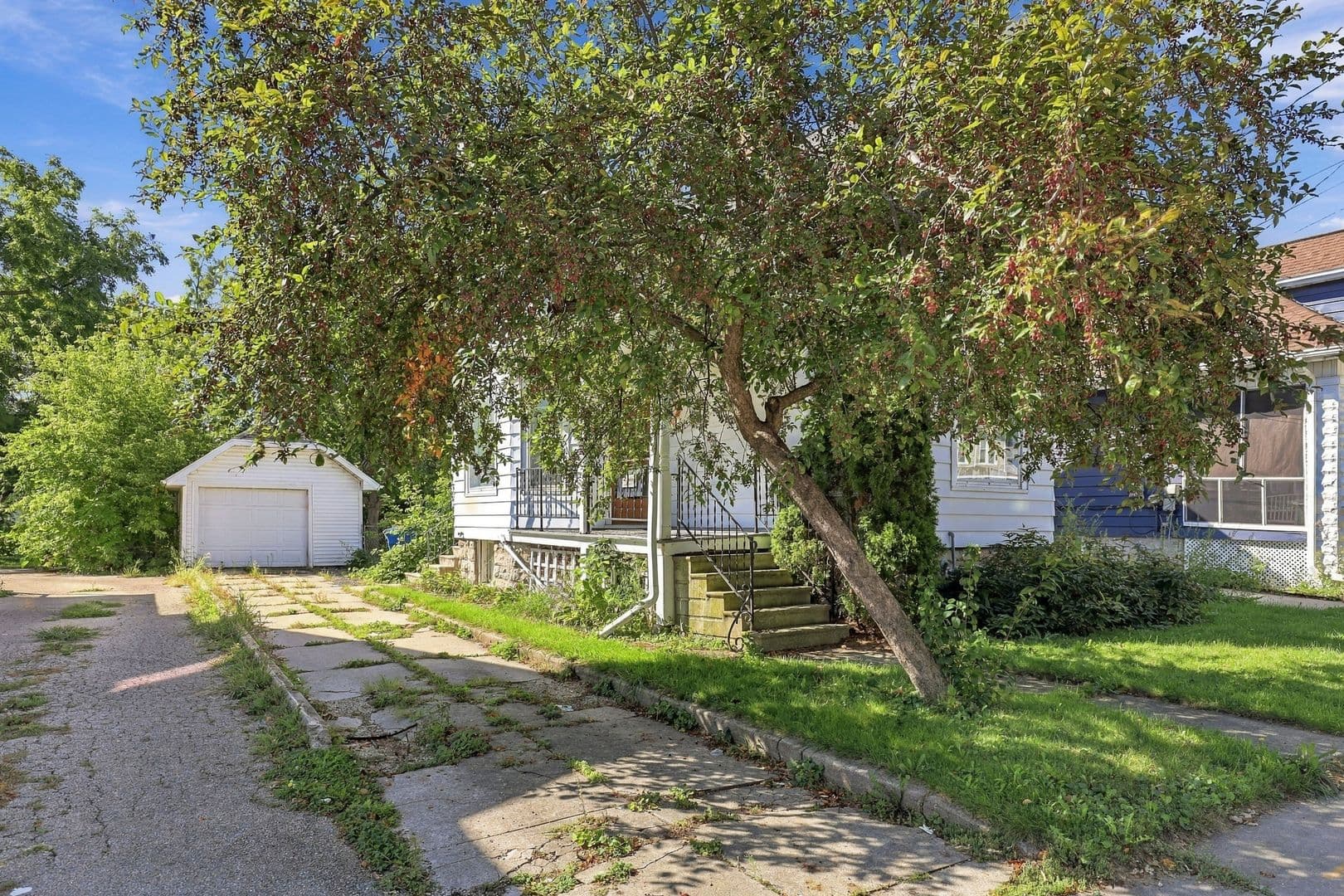 Oshkosh House: 333 Saratoga Avenue