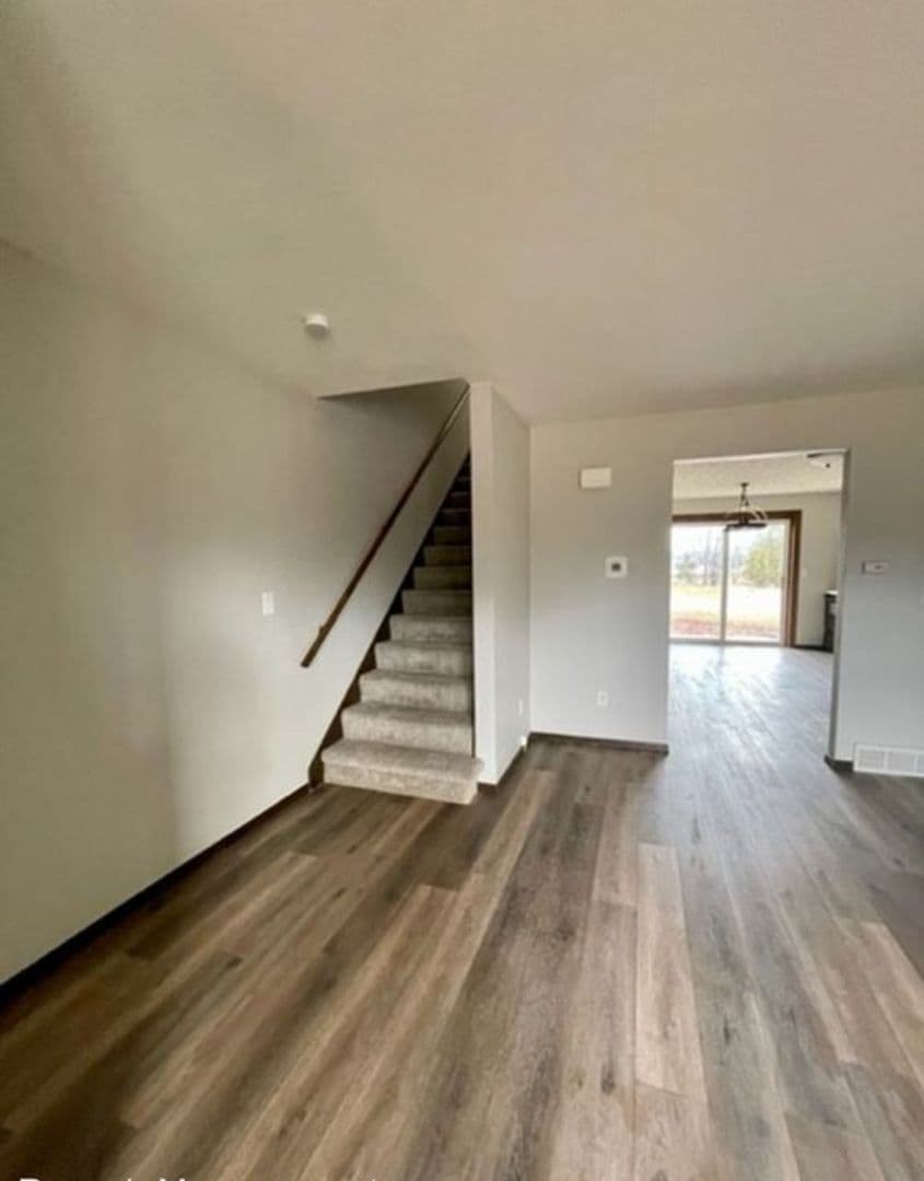 Appleton Apartment: 1352 W. Hiawatha Drive