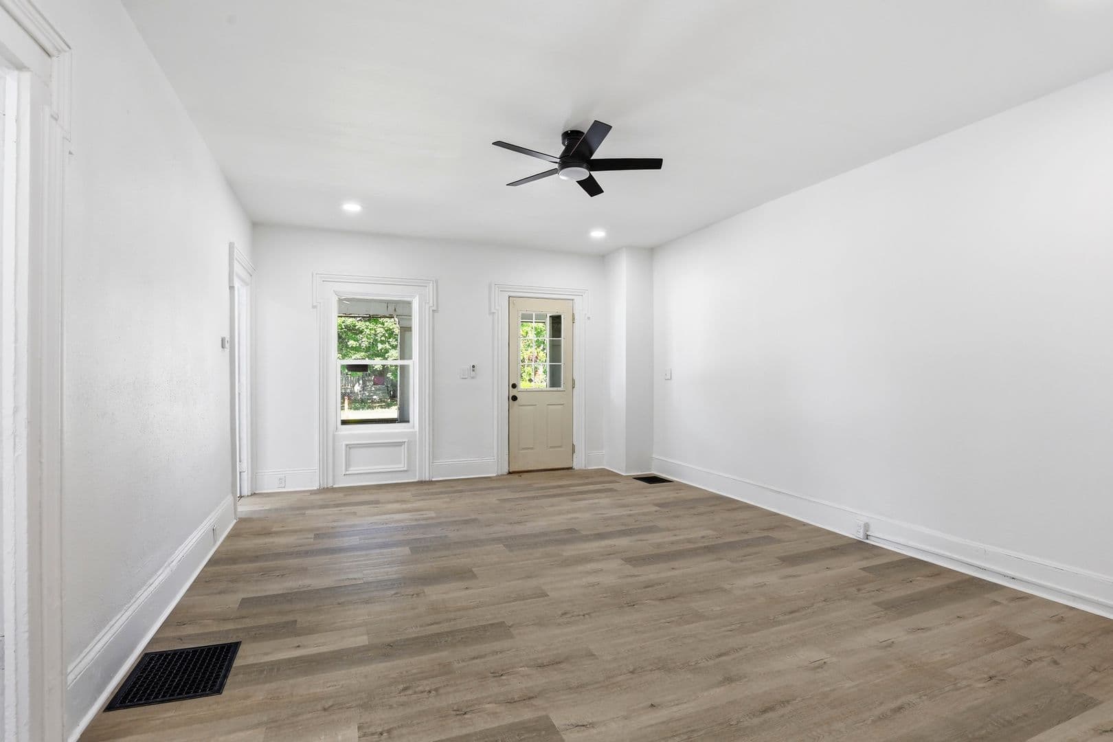 Oshkosh Apartment: 840 Jackson Street