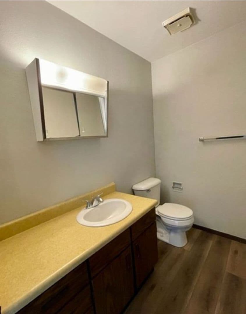 Appleton Apartment: 1352 W. Hiawatha Drive