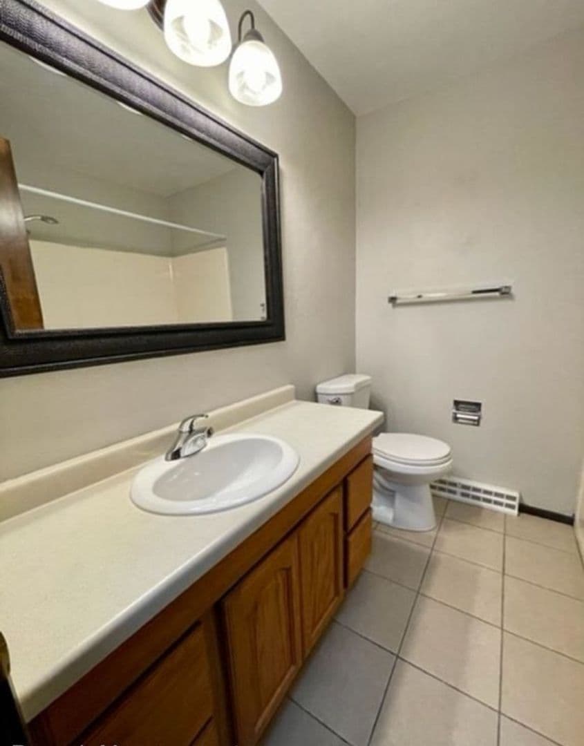 Appleton Apartment: 1352 W. Hiawatha Drive