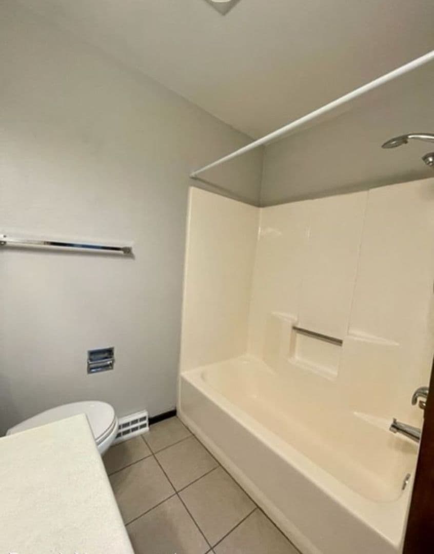 Appleton Apartment: 1352 W. Hiawatha Drive