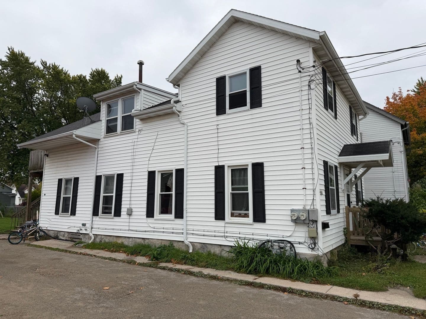 Oshkosh Apartment: 841/843 W. 9th Avenue