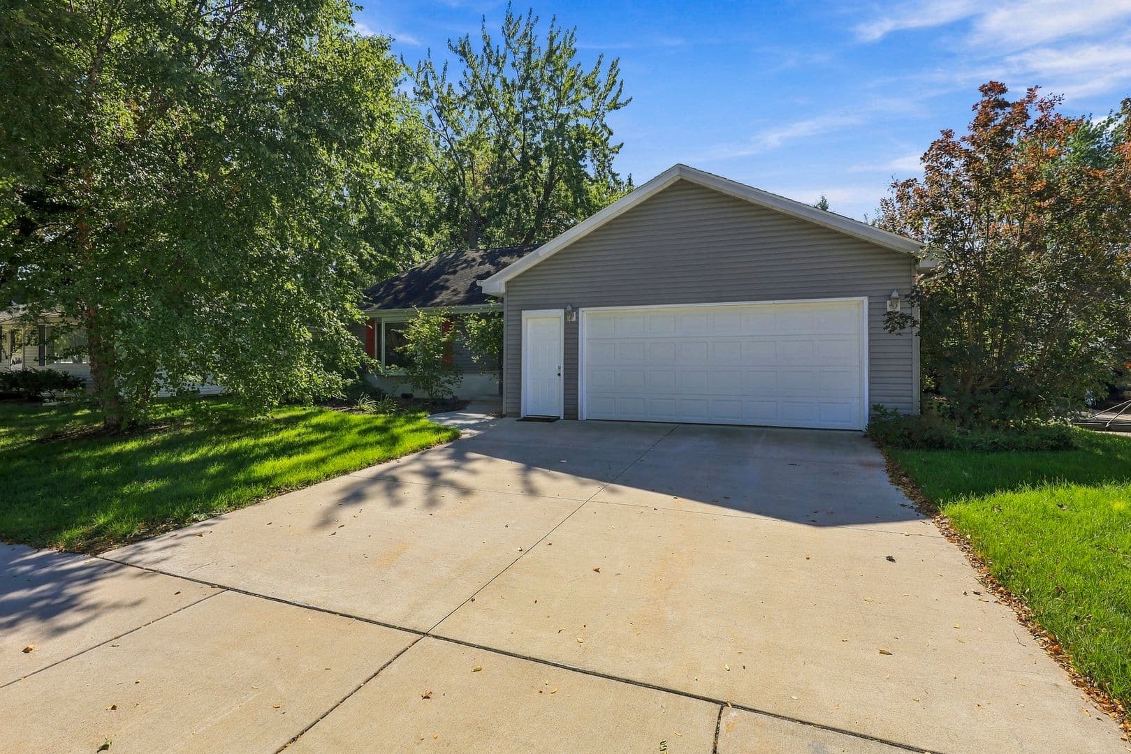 Appleton House: 939 W. Lindbergh Street