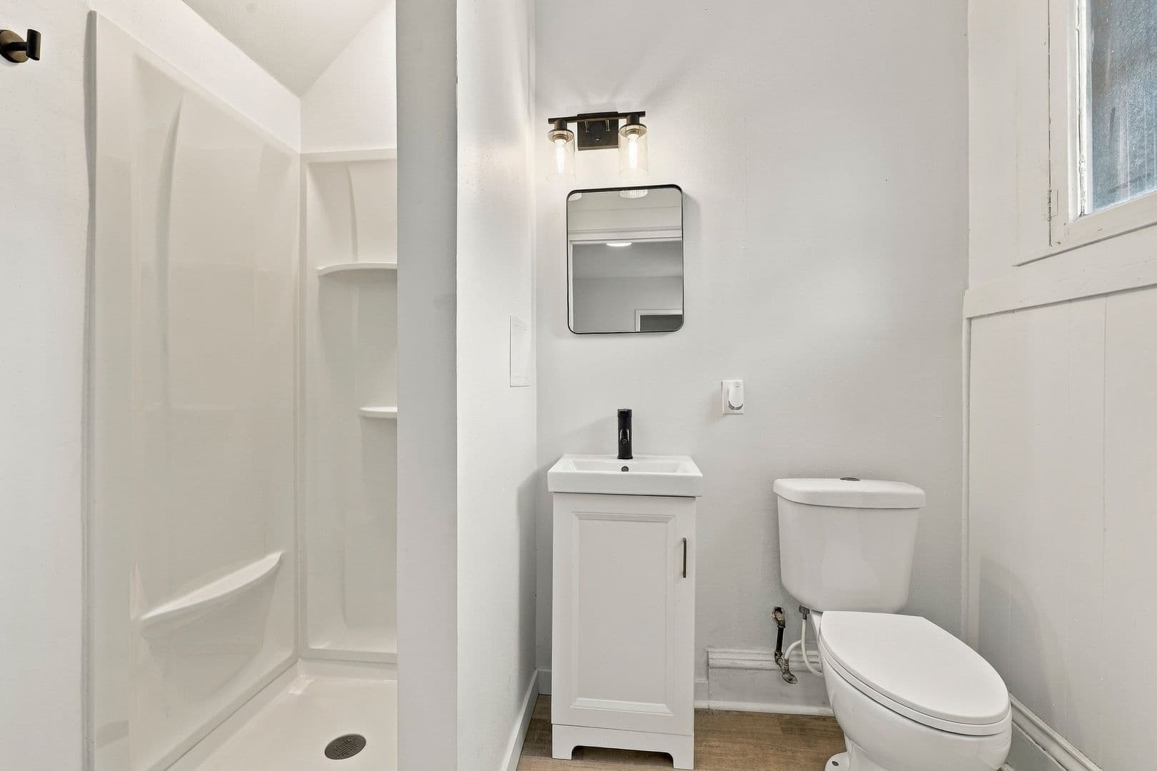 Oshkosh Apartment: 584 Mount Vernon Street