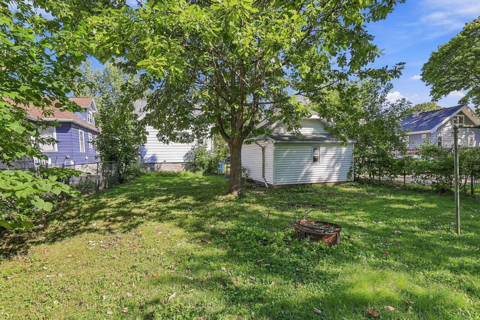 Oshkosh House: 333 Saratoga Avenue