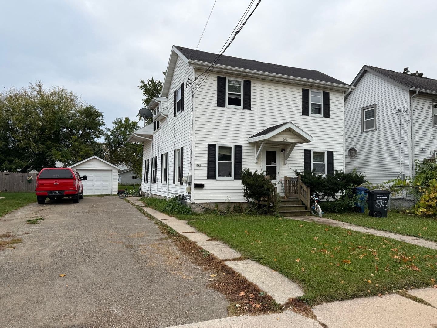 Oshkosh Apartment: 841/843 W. 9th Avenue