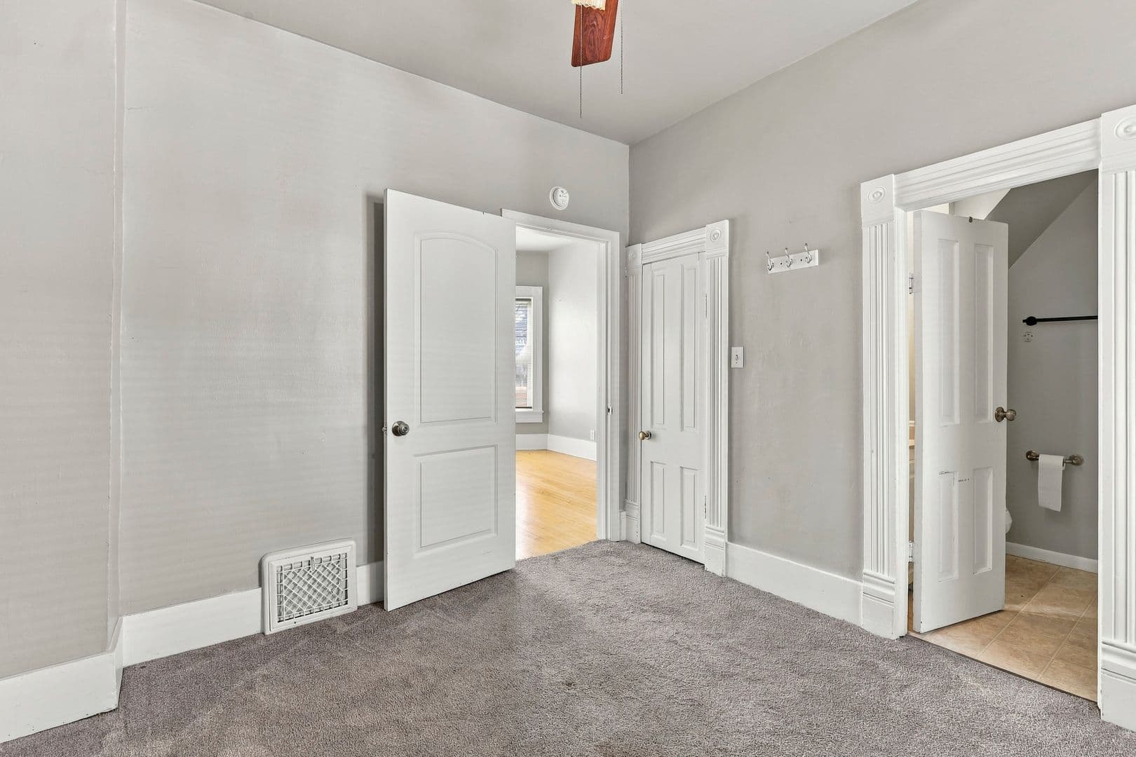 Oshkosh House: 333 Saratoga Avenue