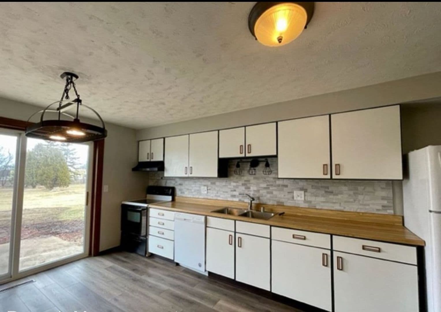 Appleton Apartment: 1352 W. Hiawatha Drive
