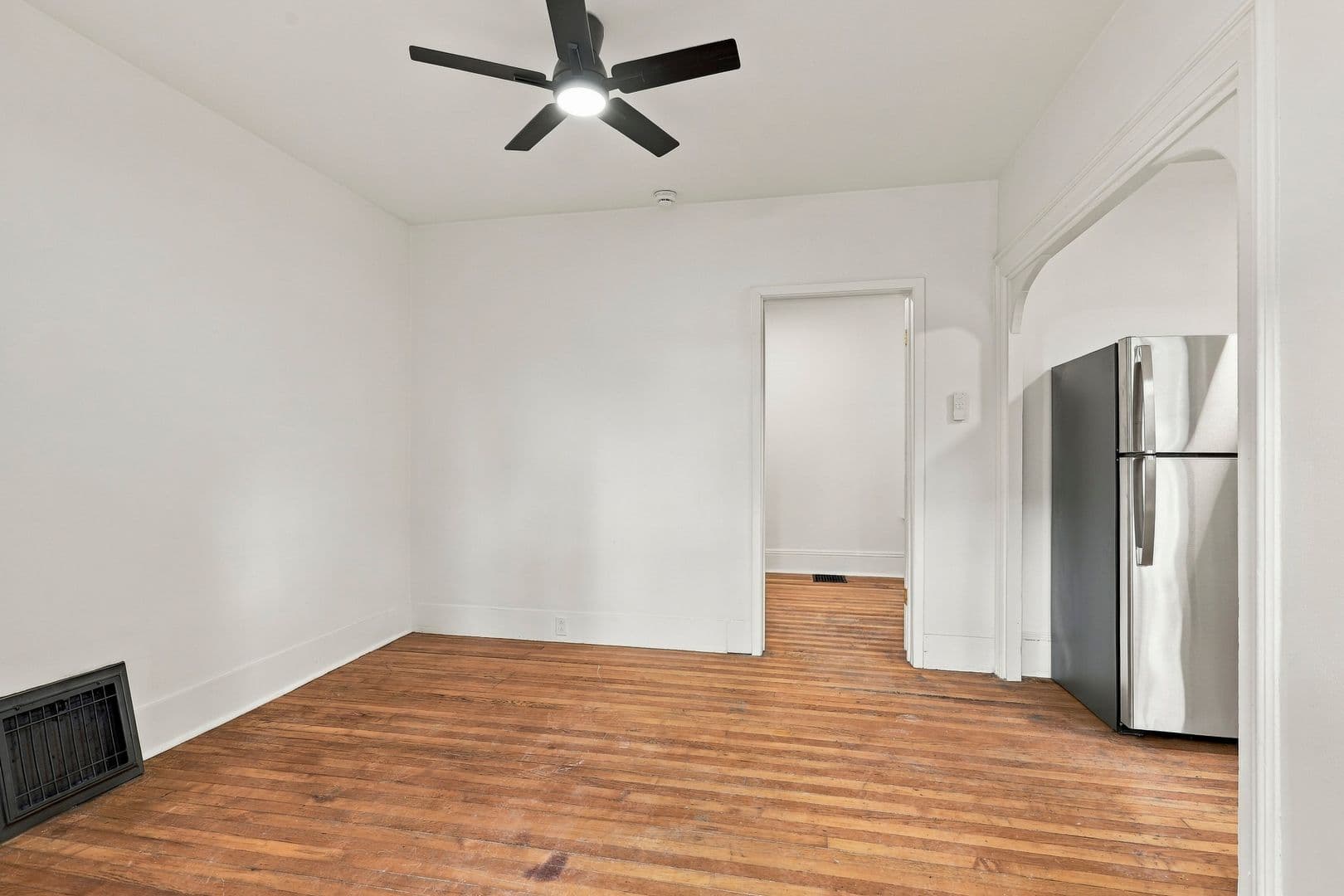 Oshkosh Apartment: 584 Mount Vernon Street