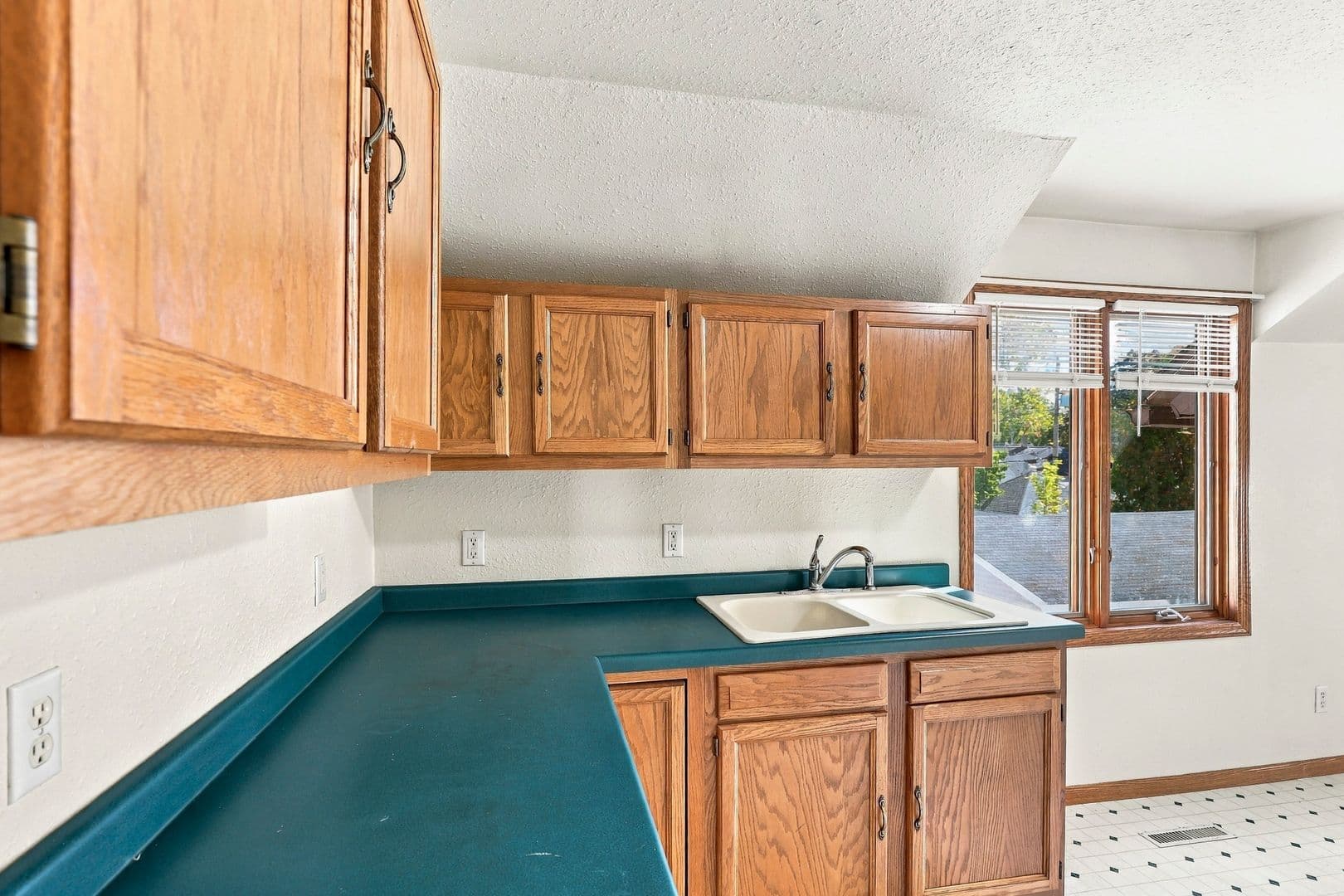 Fond Du Lac Apartment: 28 E. 11th Street