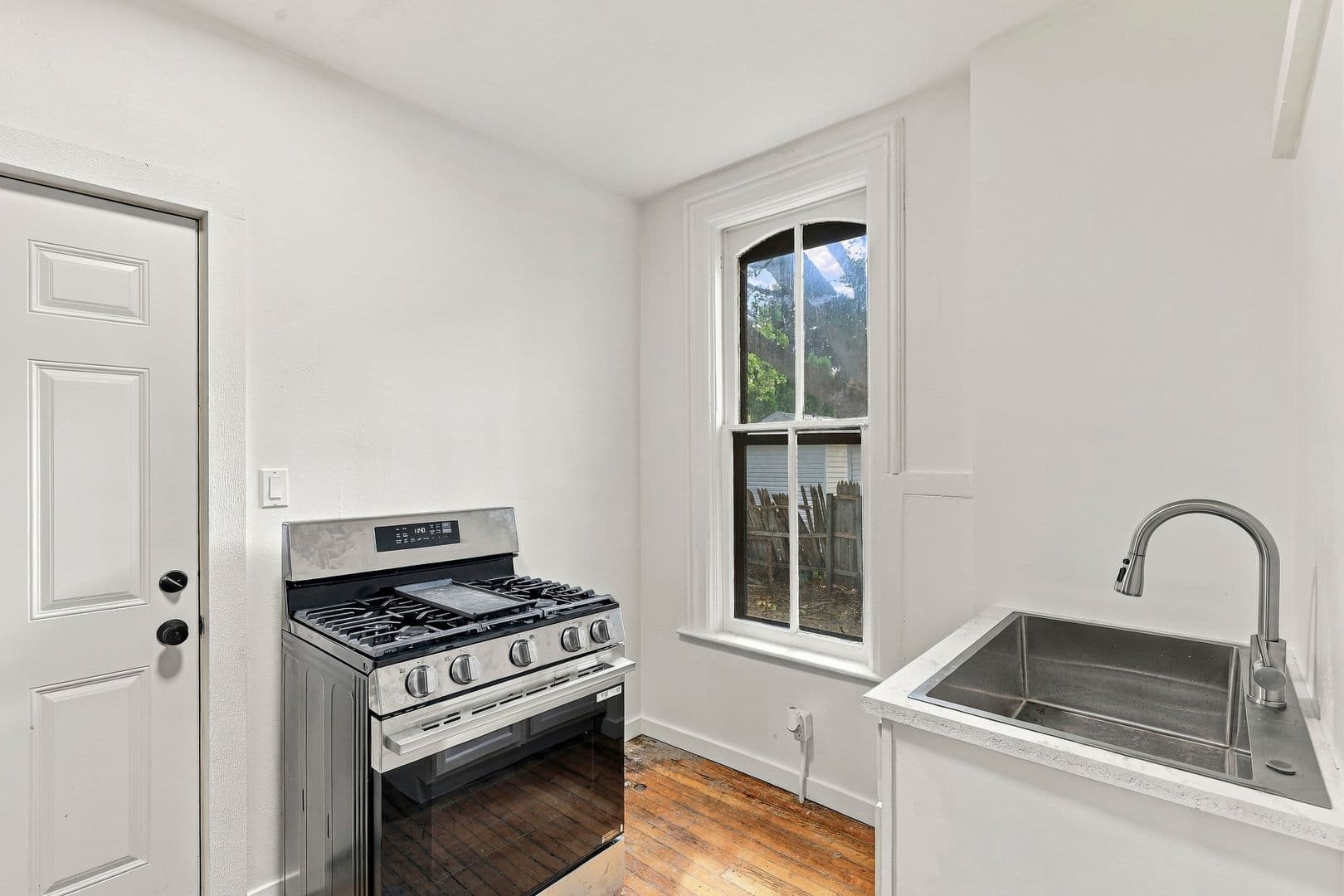 Oshkosh Apartment: 584 Mount Vernon Street