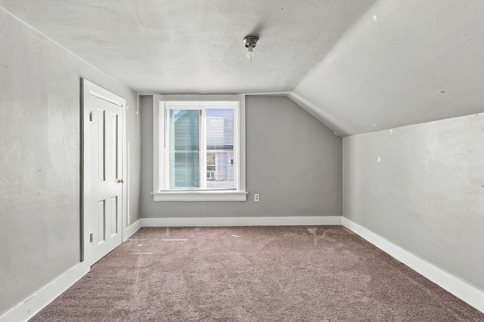 Oshkosh House: 333 Saratoga Avenue
