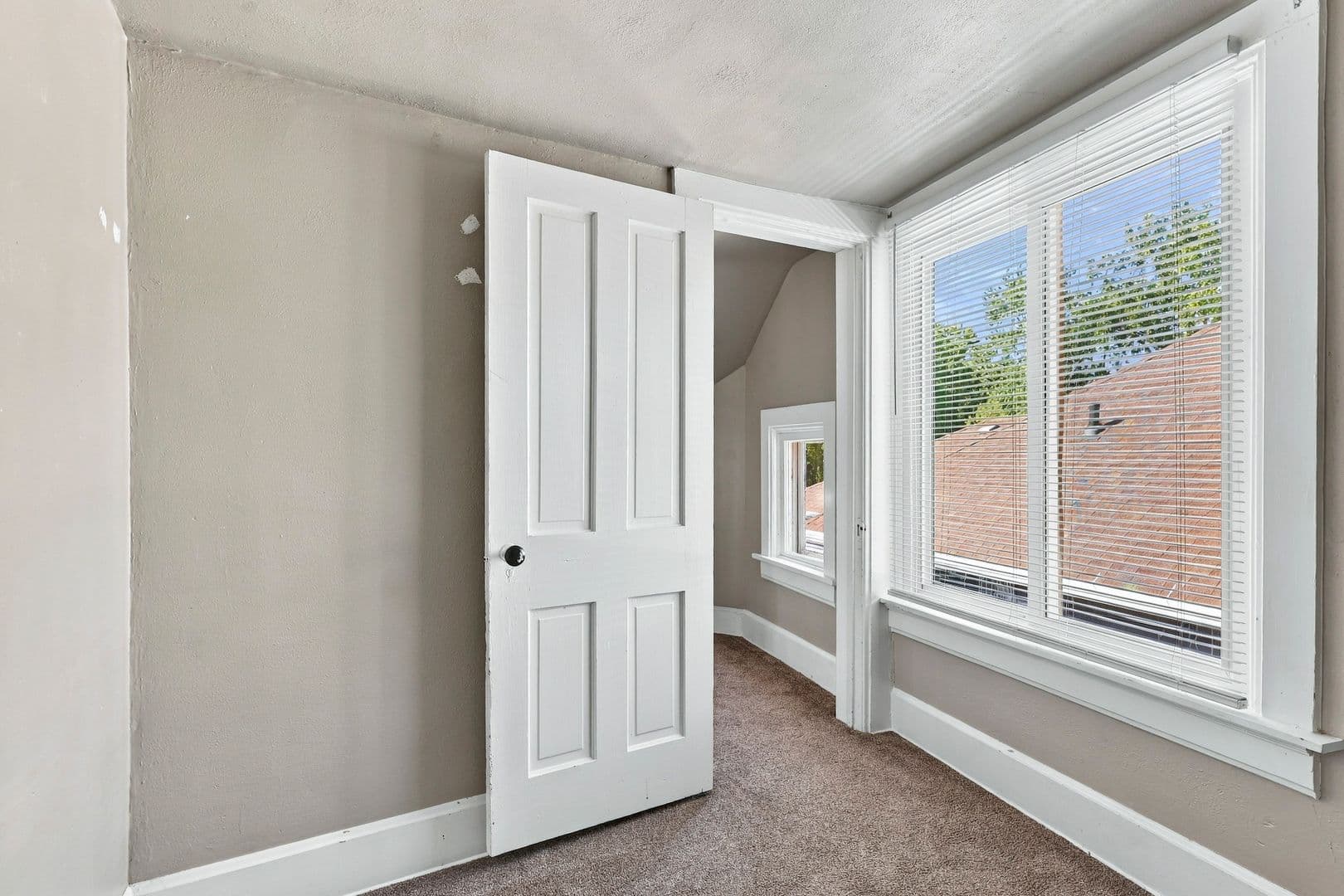 Oshkosh House: 333 Saratoga Avenue