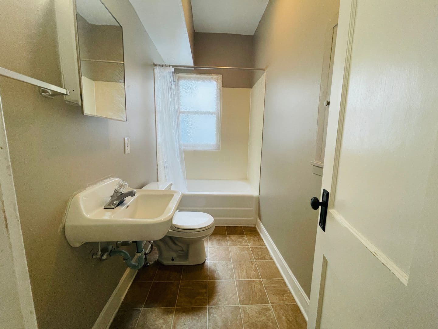 Independence Apartment: 604 W Maple