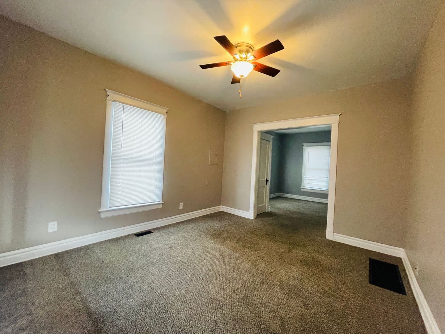 Independence Apartment: 604 W Maple